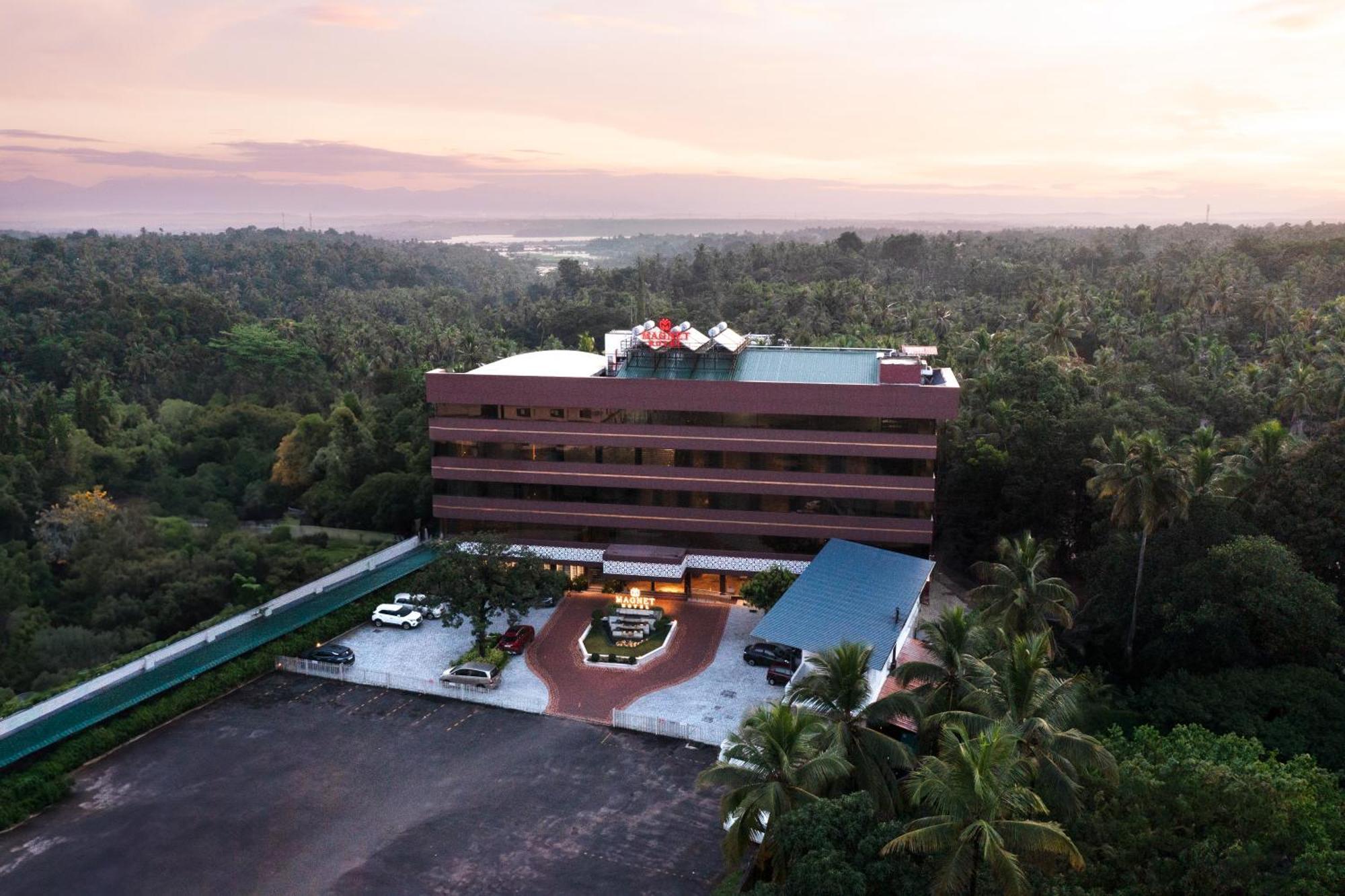 Magnet Hotel Kannur Buitenkant foto